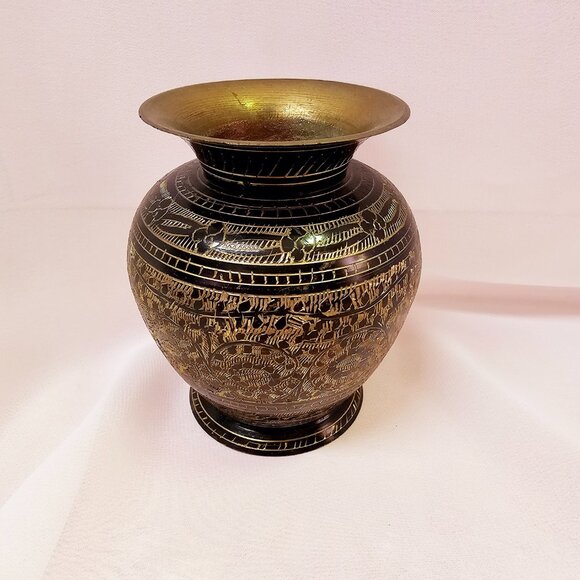 Vintage Etched Brass Vase with Black & Gold Floral Design, Nakkashi Engraving - Picture 2 of 6